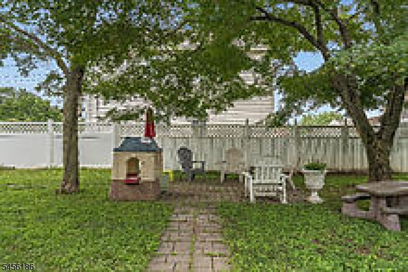 318 Marion Place Property Photo 29