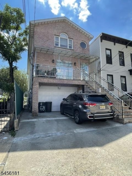 63 Charles St Property Photo 1