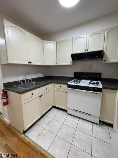 63 Charles St Property Photo 5