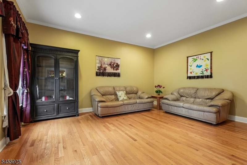 17 Burniston Ct Property Photo 2