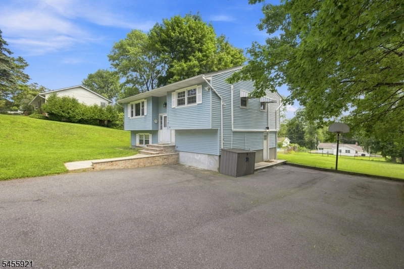 20 S Hillside Dr Property Photo 2