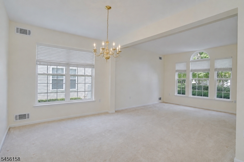 112 Kensington Cir Property Photo 2