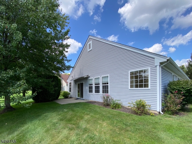 112 Kensington Cir Property Photo 7