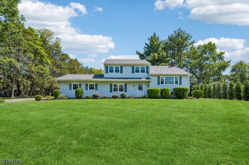 672 Thruway Dr Property Photo 3