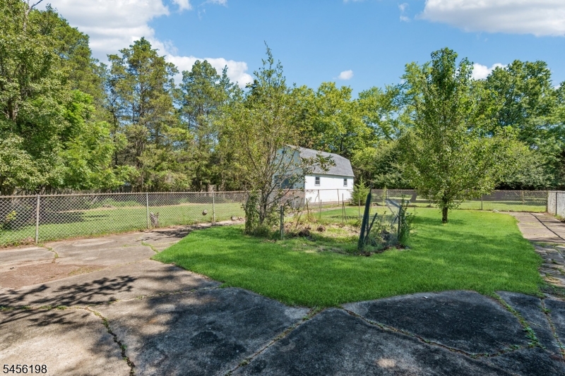 672 Thruway Dr Property Photo 23