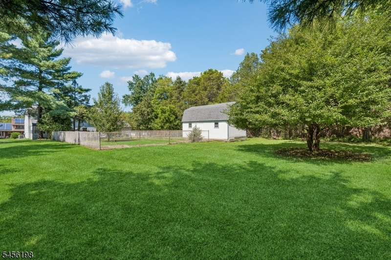 672 Thruway Dr Property Photo 25