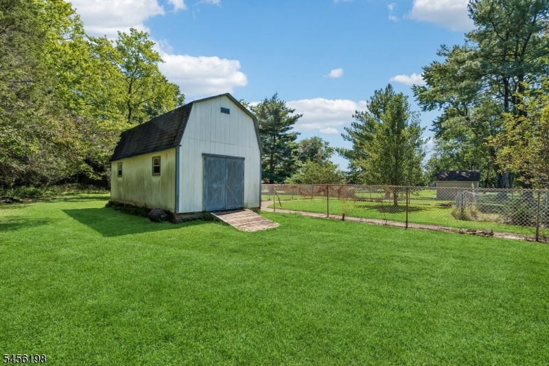 672 Thruway Dr Property Photo 27