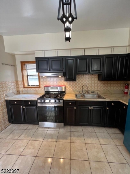 17 Van Buren St 1 Property Photo 3