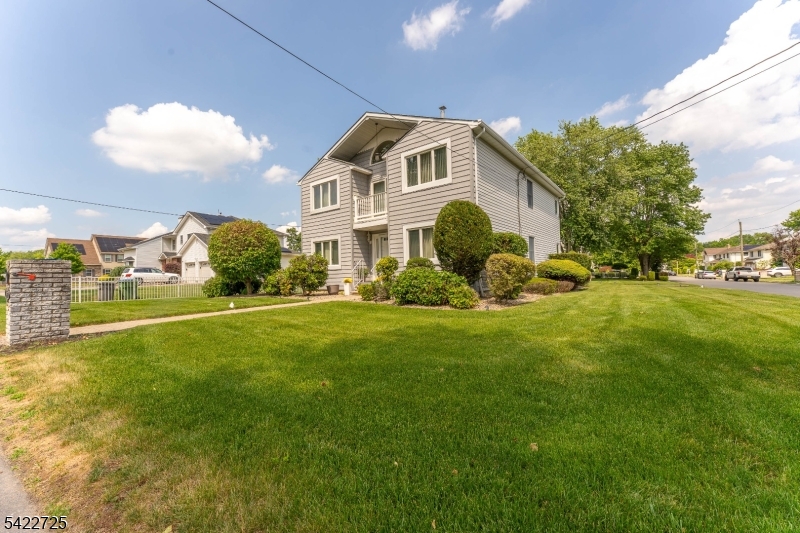932 Beatrice Pkwy Property Photo 2
