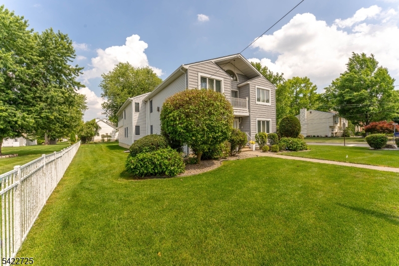 932 Beatrice Pkwy Property Photo 3