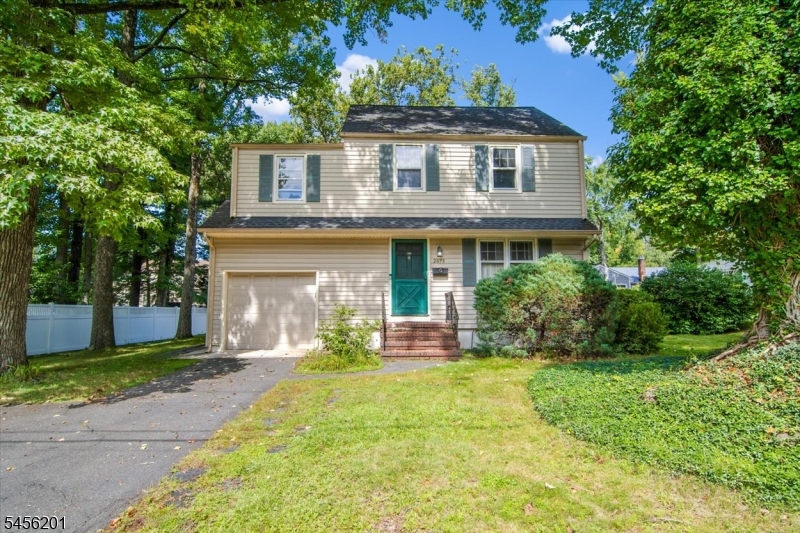 2075 Meadowview Rd Property Photo 1