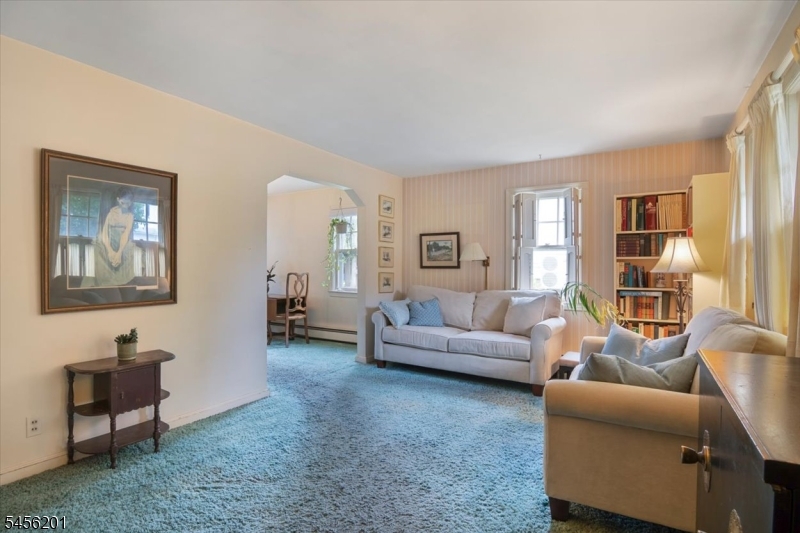 2075 Meadowview Rd Property Photo 3
