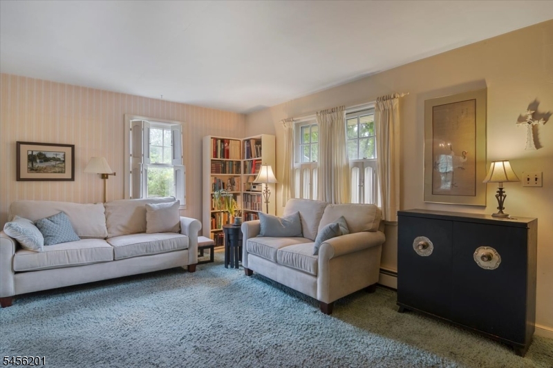 2075 Meadowview Rd Property Photo 4