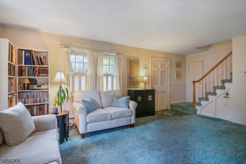 2075 Meadowview Rd Property Photo 5