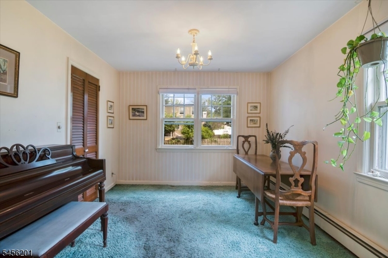 2075 Meadowview Rd Property Photo 6
