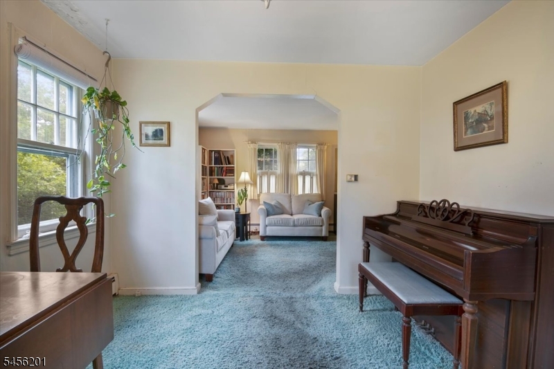 2075 Meadowview Rd Property Photo 7