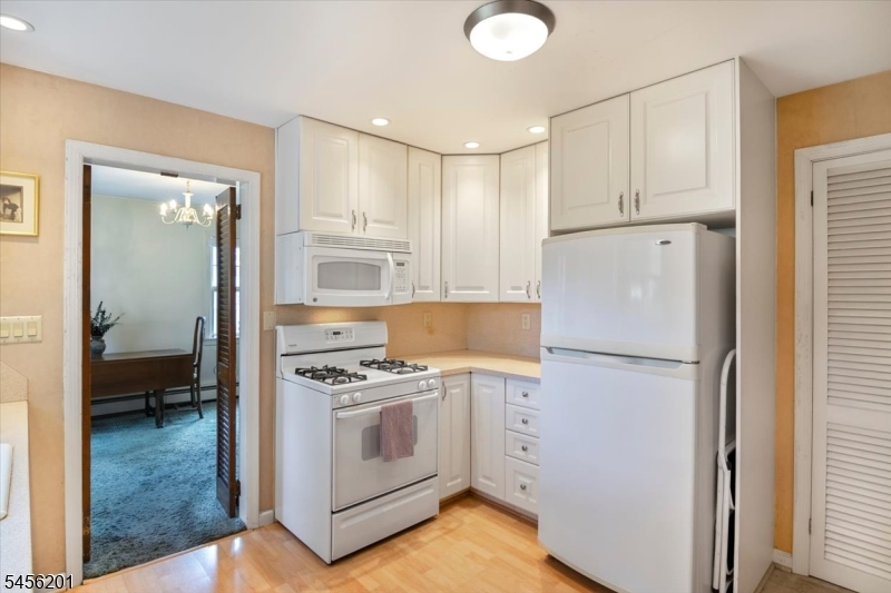2075 Meadowview Rd Property Photo 10