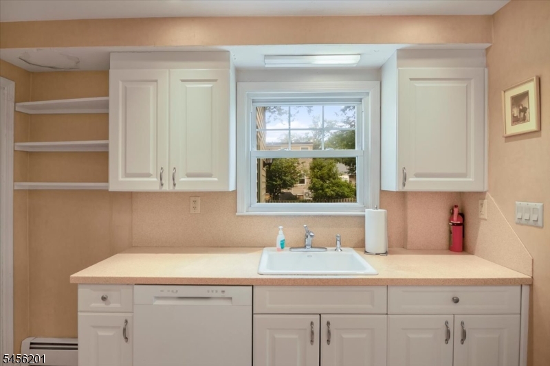 2075 Meadowview Rd Property Photo 11