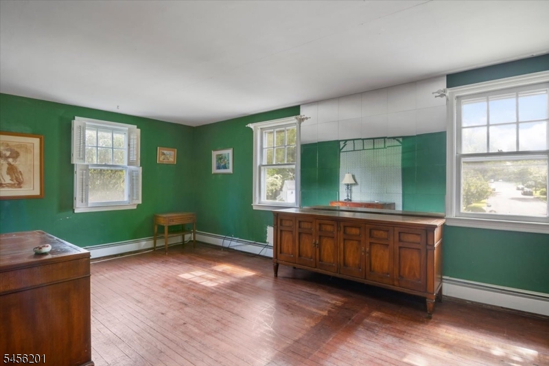 2075 Meadowview Rd Property Photo 16