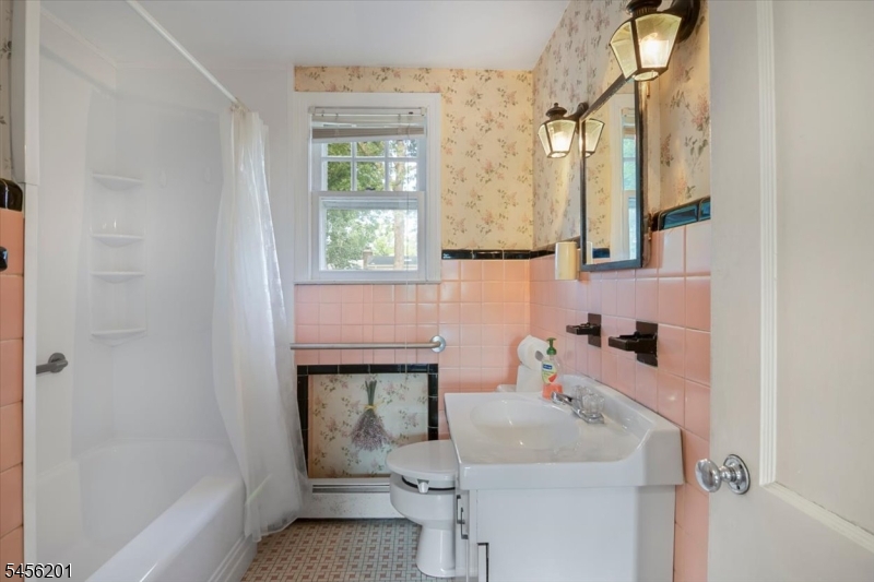 2075 Meadowview Rd Property Photo 22