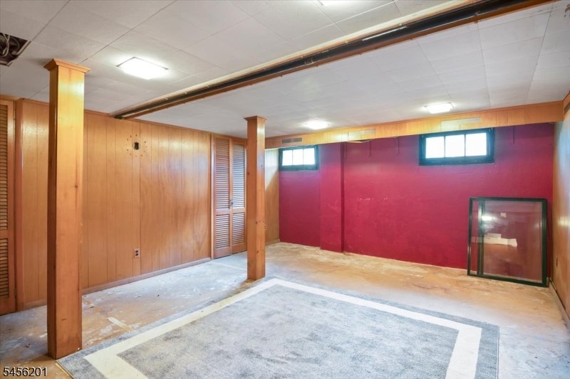 2075 Meadowview Rd Property Photo 23