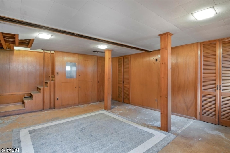 2075 Meadowview Rd Property Photo 24