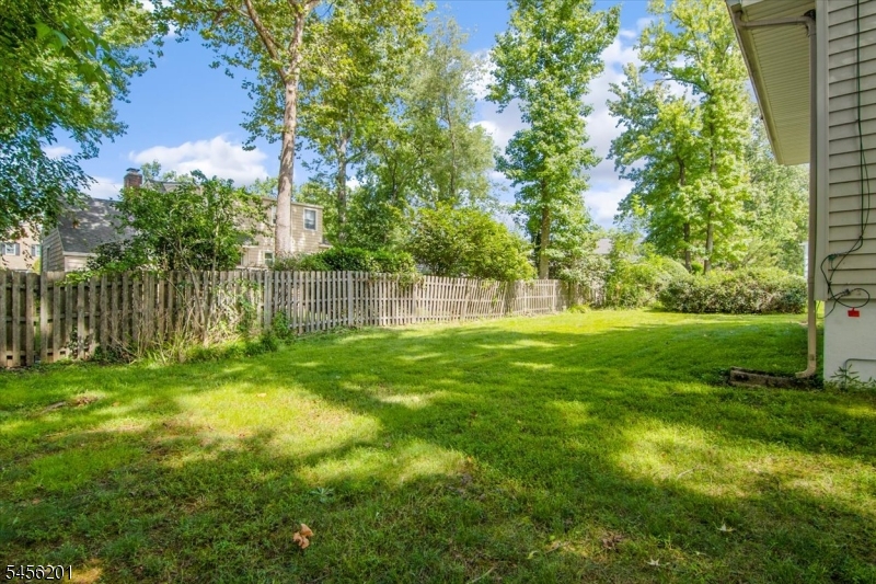 2075 Meadowview Rd Property Photo 27