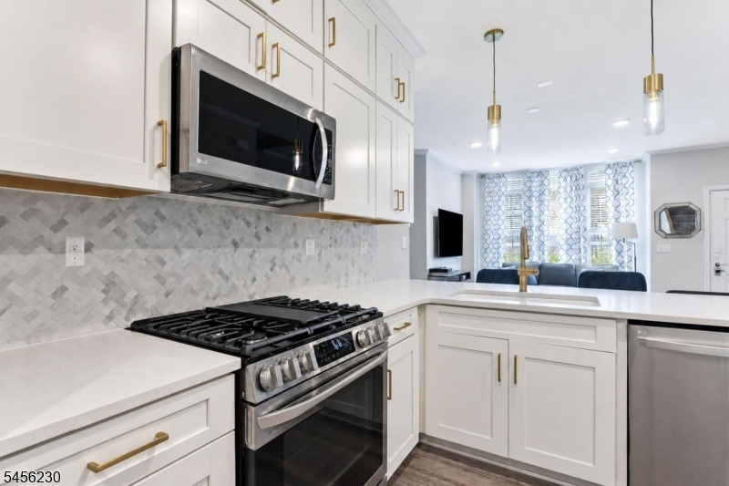 78 Leahy Dr Property Photo 8