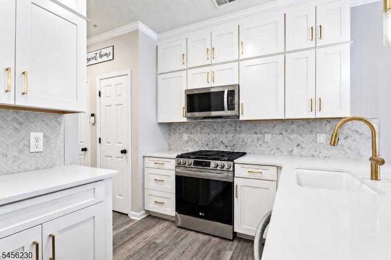 78 Leahy Dr Property Photo 10