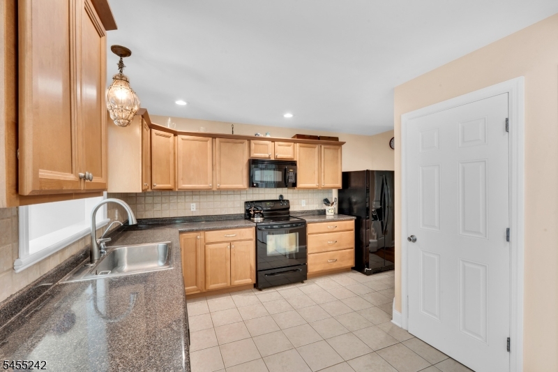 20 Edgemere Ave Property Photo 3