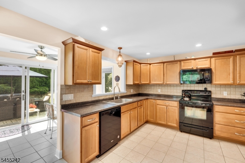 20 Edgemere Ave Property Photo 5