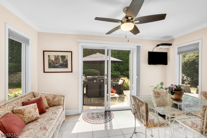 20 Edgemere Ave Property Photo 6