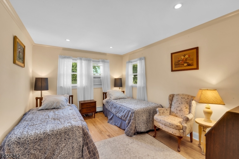 20 Edgemere Ave Property Photo 14
