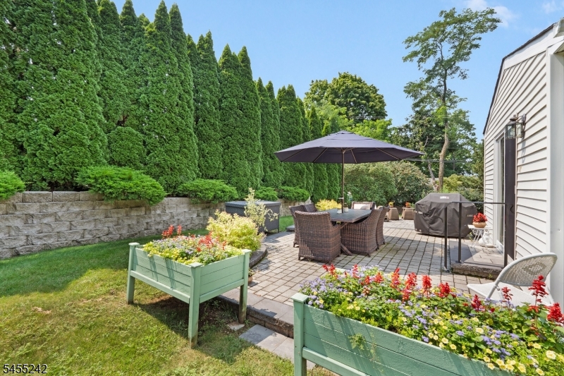 20 Edgemere Ave Property Photo 17