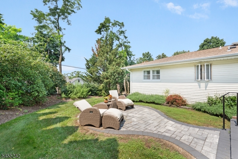 20 Edgemere Ave Property Photo 18
