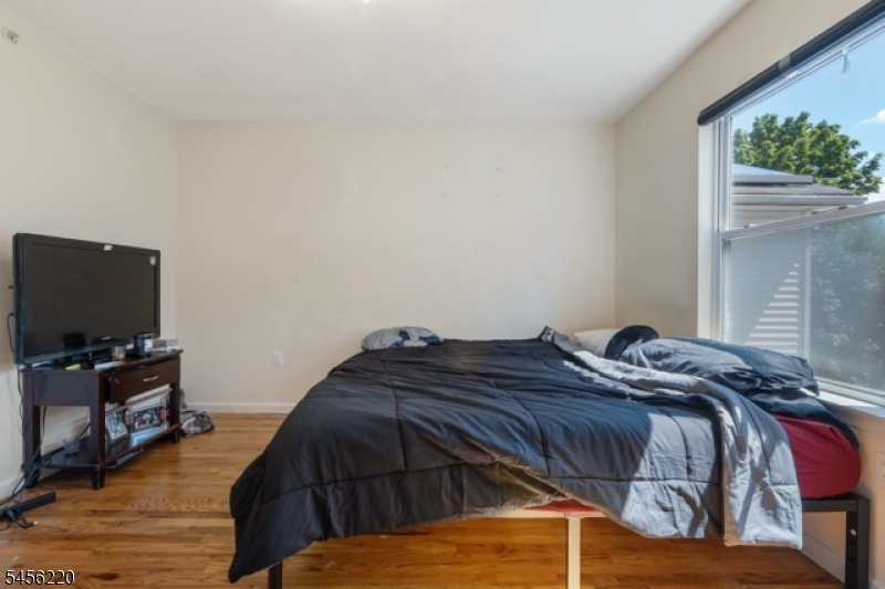 33 Pierce St Property Photo 7