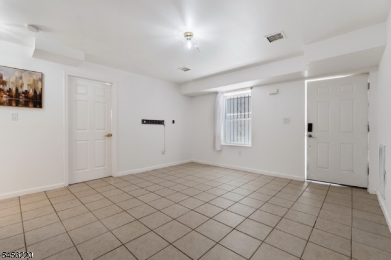 33 Pierce St Property Photo 10