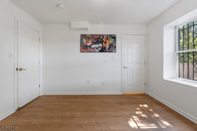 33 Pierce St Property Photo 11