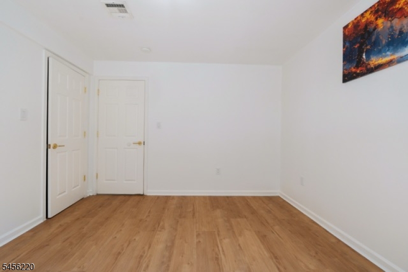 33 Pierce St Property Photo 14