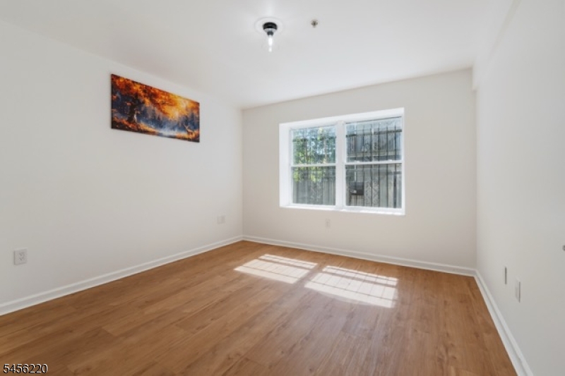 33 Pierce St Property Photo 15