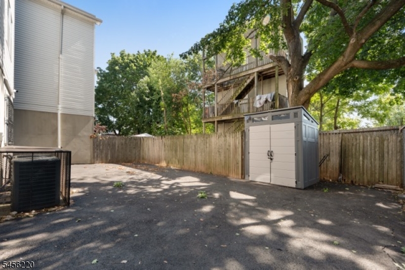 33 Pierce St Property Photo 21