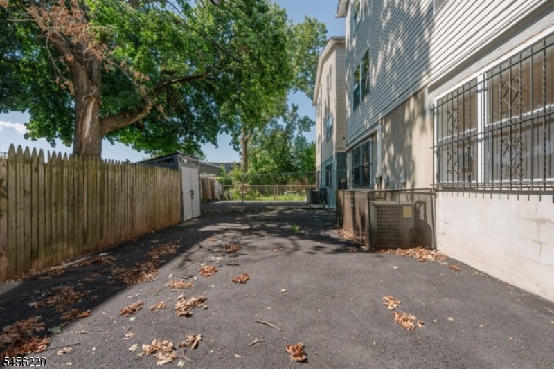 33 Pierce St Property Photo 22