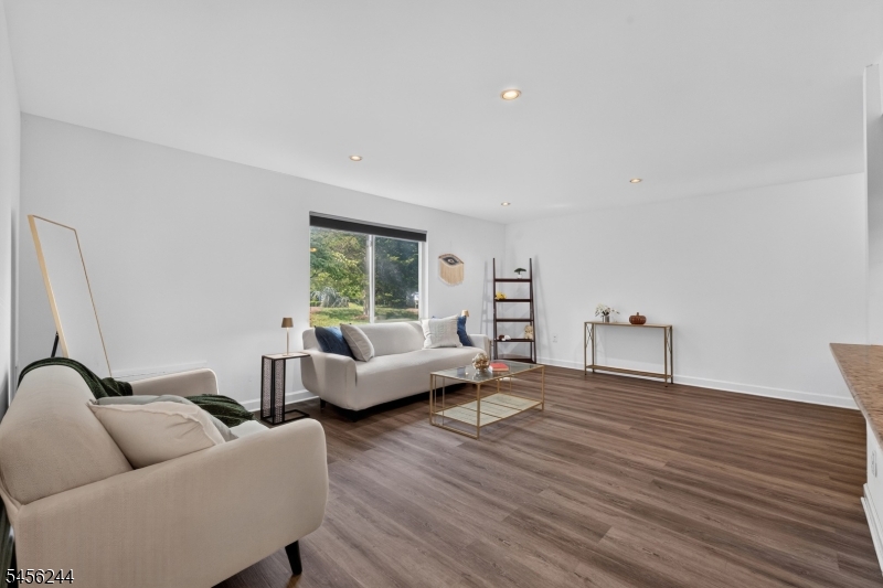 74 Eton Way Property Photo 4