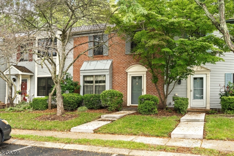4 Pear Tree Ln Property Photo 2