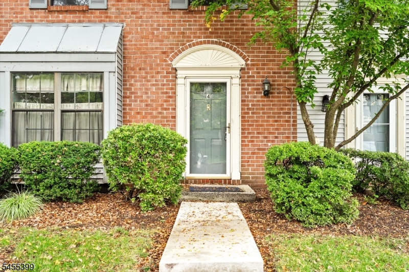 4 Pear Tree Ln Property Photo 3