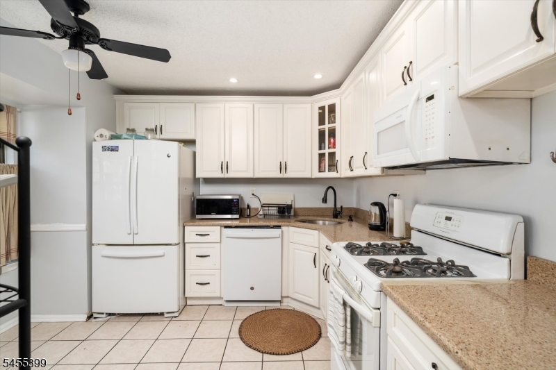 4 Pear Tree Ln Property Photo 4