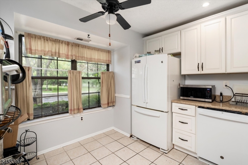 4 Pear Tree Ln Property Photo 5