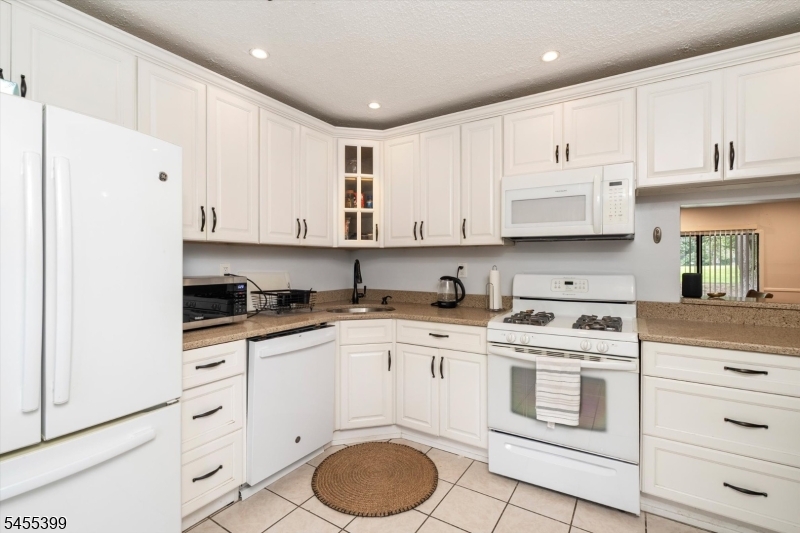 4 Pear Tree Ln Property Photo 6
