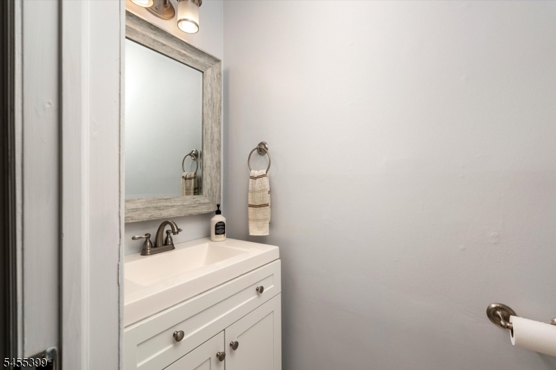 4 Pear Tree Ln Property Photo 8
