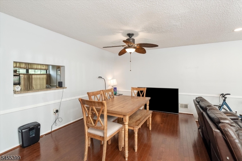 4 Pear Tree Ln Property Photo 10